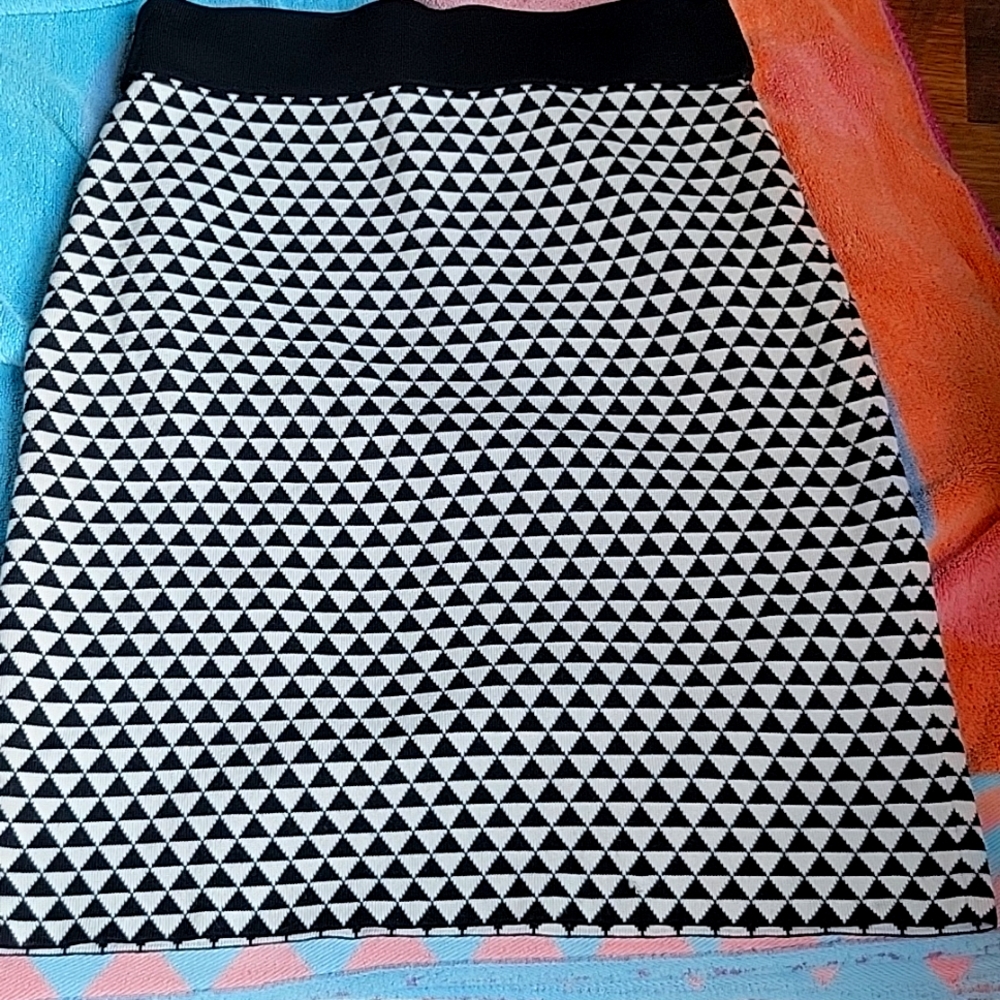 Super soft sweater material skirt xs white house black market